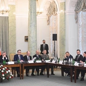 Szef MON: na RBN przedstawiliśmy bardzo szerokie wyjaśnienia dotyczące SAFE