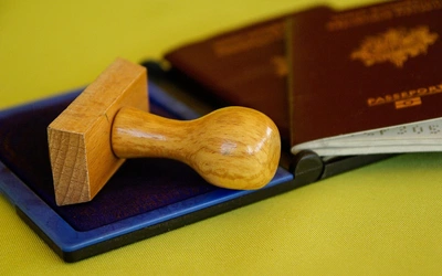 Chiny: księża muszą oddawać paszporty