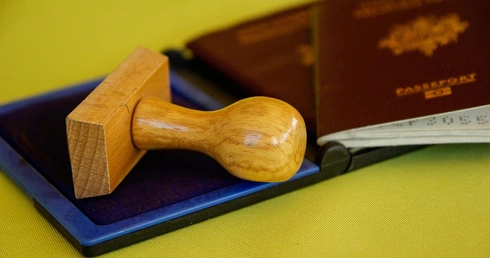 Chiny: księża muszą oddawać paszporty