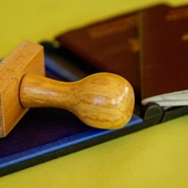 Chiny: księża muszą oddawać paszporty