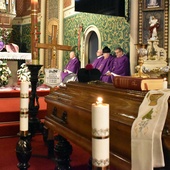 Pogrzeb ks. Bolesława Sylwestrzaka. W ostatnich latach był proboszczem w Malczycach