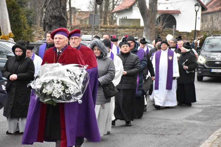 Pogrzeb ks. Bolesława Sylwestrzaka. W ostatnich latach był proboszczem w Malczycach