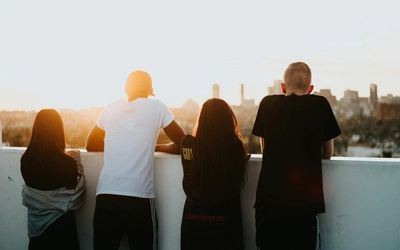 Nastolatki „wplątane” w konsumpcjonizm. Psycholog ostrzega przed kryzysem sensu i relacji