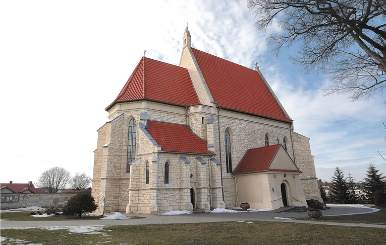 Kamienie, które pamiętają. Historia pokutnych świątyń po śmierci ks. Baryczki