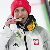 Kacper Tomasiak po swoim historycznym skoku w Predazzo, który dał mu drugie miejsce.