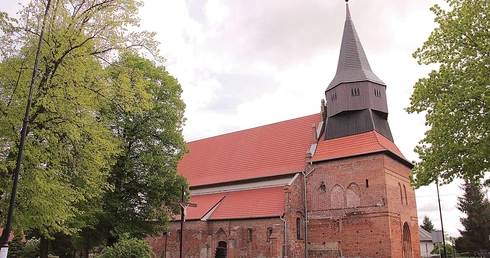 Charakterystyczna drewniana wieża to znak rozpoznawczy świątyni.