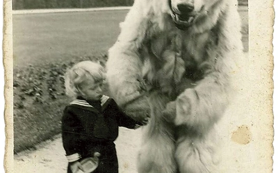Portret dziewczynki z misiem  na Skwerze Kościuszki, wykonany  przez Foto-Fox w 1939 r.