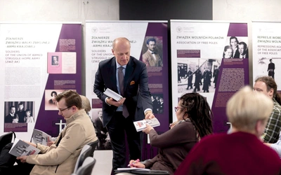 Uczestnicy otrzymują od IPN opracowania naukowe.