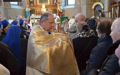 Bp Grzegorz Olszowski celebrował Mszę św. i nabożeństwo w Szpitalu Zakonu Bonifratrów pw. Aniołów Stróżów w Katowicach-Bogucicach. 