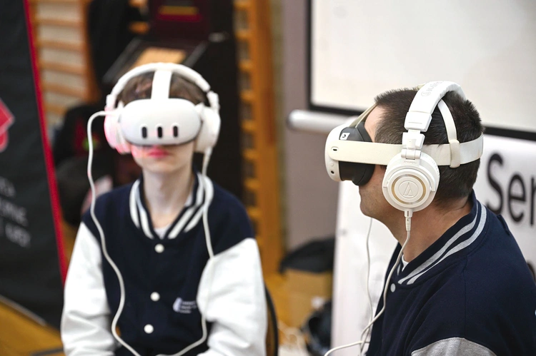 Furorę zrobił wirtualny pokaz Ewangelii w okularach VR. 