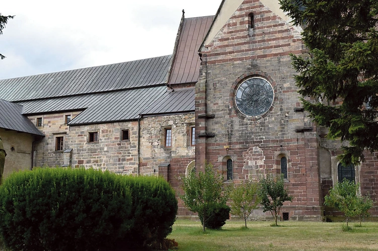 Na konserwację czeka elewacja opactwa w Wąchocku.