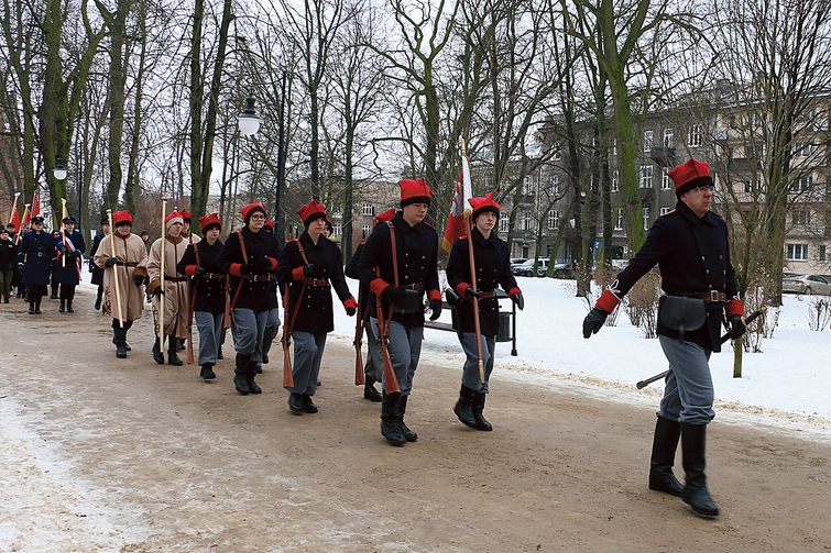 Grupa rekonstrukcyjna odtwarzająca oddział  płk. Zygmunta Chmieleńskiego. 