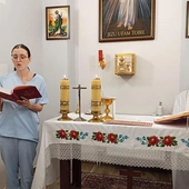  W łowickim szpitalu z pacjentami modlił się personel medyczny.