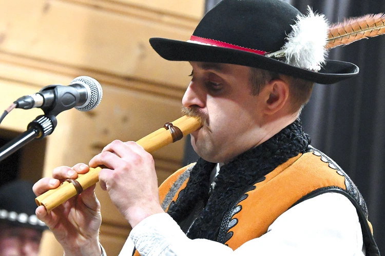 – Bywa, że zrobione przez siebie instrumenty przekazuję bliskim w prezencie. To dość oryginalny upominek – cieszy się pan Robert.