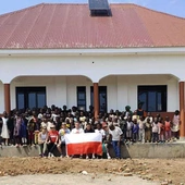 Dla ludzi o wielkich sercach nie ma rzeczy niemożliwych! Zbudowali dom w Ugandzie