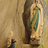 W szpitalu znajduje się Kaplica Matki Bożej z Massabielle. 