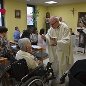  W Dzień Chorego, który  przypada 11 lutego,  we wspomnienie NMP z Lourdes, w kościołach, szpitalach, hospicjach sprawowane  są Msze Święte w intencji chorych.