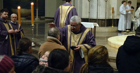 Bp Wodarczyk: Pycha niszczy Kościół, a pokora go buduje