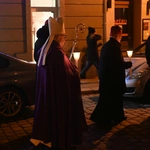 Liturgia stacyjna w Opolu. Procesja do katedry