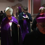 Liturgia stacyjna w Opolu. Procesja do katedry