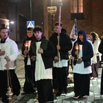 Liturgia stacyjna w Opolu. Procesja do katedry