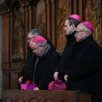 Liturgia stacyjna w Opolu. Procesja do katedry