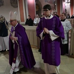 Liturgia stacyjna w Opolu. Procesja do katedry