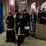 Liturgia stacyjna w Opolu. Procesja do katedry