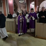 Liturgia stacyjna w Opolu. Procesja do katedry