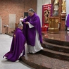 Liturgia stacyjna w Opolu. Msza św. z obrzędem posypania głów popiołem