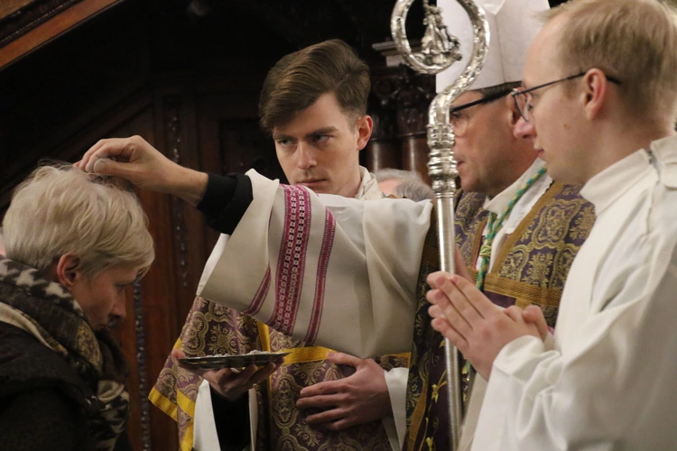 Płock. Popielec w katedrze