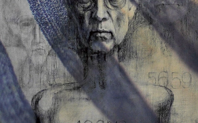 Jeden z rysunków  Mariana Kołodzieja,  byłego więźnia KL Auschwitz,  nr obozowy 432,  montaż z fotografią pasiaka  o. Kolbego.