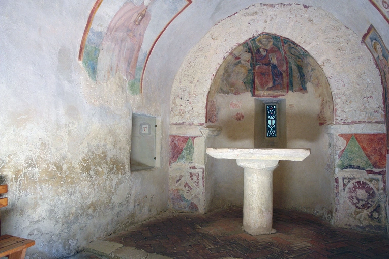 Sanktuarium Fonte Colombo, gdzie św. Franciszek miał napisać regułę założonego przez siebie zakonu. 