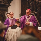 Popiół zdejmuje maski