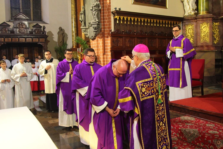 Posypanie głów popiołem