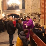 Posypanie głów popiołem