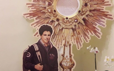 Nowa aplikacja mobilna o cudach eucharystycznych i św. Carlu Acutisie