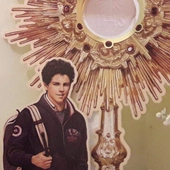 Nowa aplikacja mobilna o cudach eucharystycznych i św. Carlu Acutisie