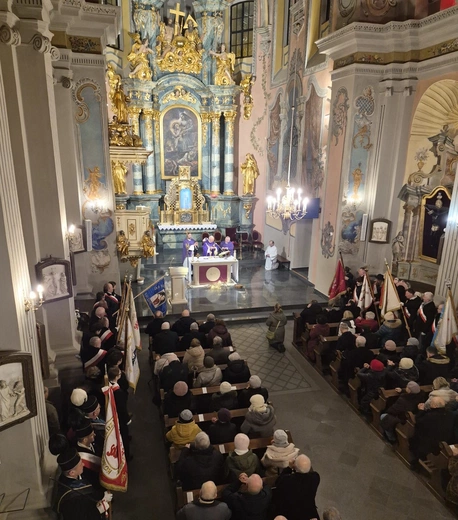 Między ołtarzem a Solidarnością