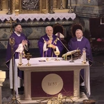 Między ołtarzem a Solidarnością