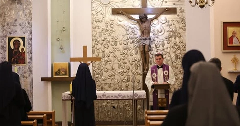 Sekretariat KEP: Modlitwa za Osoby Skrzywdzone wykorzystaniem seksualnym