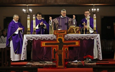 Naprawdę można komuś zabrać Chrystusa, stłamsić wiarę, zgasić nadzieję. Msza za skrzywdzonych