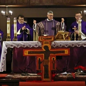 Naprawdę można komuś zabrać Chrystusa, stłamsić wiarę, zgasić nadzieję. Msza za skrzywdzonych