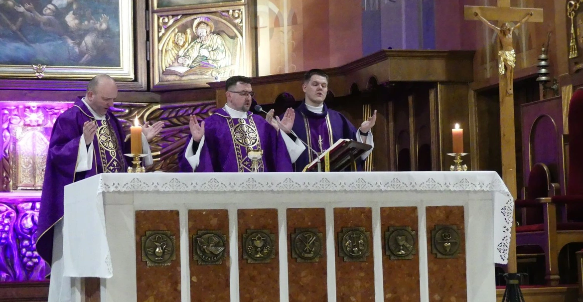 Katedra św. Mikołaja w Bielsku-Białej. Modlitwa za osoby skrzywdzone wykorzystaniem seksualnym