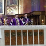 Katedra św. Mikołaja w Bielsku-Białej. Modlitwa za osoby skrzywdzone wykorzystaniem seksualnym