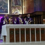 Katedra św. Mikołaja w Bielsku-Białej. Modlitwa za osoby skrzywdzone wykorzystaniem seksualnym