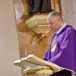 Kościół św. Macieja w Andrychowie. Modlitwa za osoby skrzywdzone wykorzystaniem seksualnym