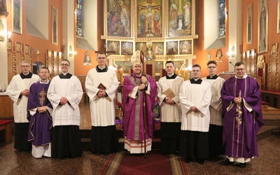 W drodze do kapłaństwa otrzymali posługi lektoratu i akolitatu