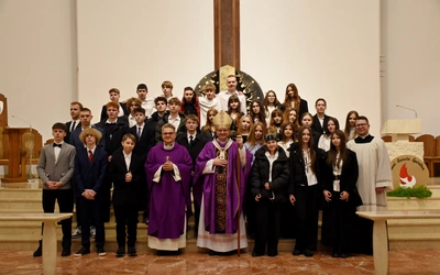 Abp Wojda: Przez bierzmowanie stajemy się uczniami i misjonarzami Jezusa