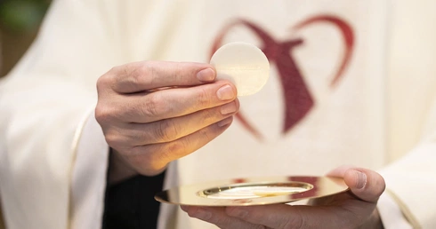 Czy kapłani są jeszcze potrzebni światu? 